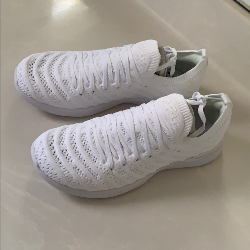 APL Women’s Techloom Wave sneaker size 7.5
